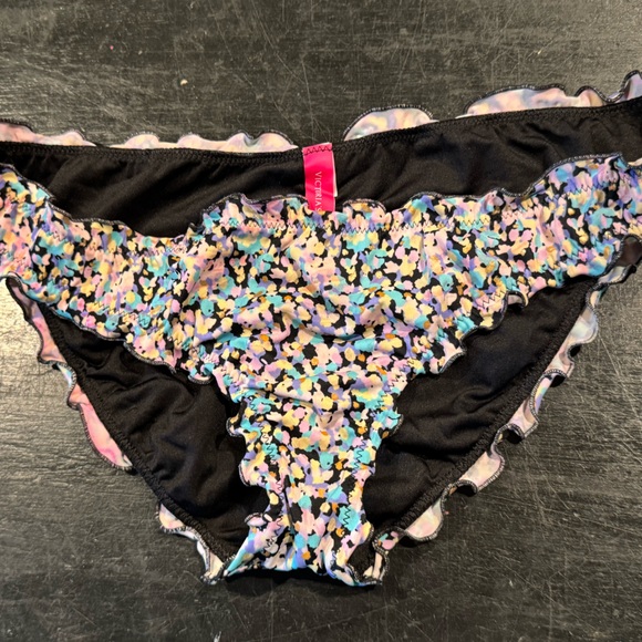 4/$15 Victoria's Secret Patterned Bikini with Scrunch/Ruched Bottom - Picture 2 of 5
